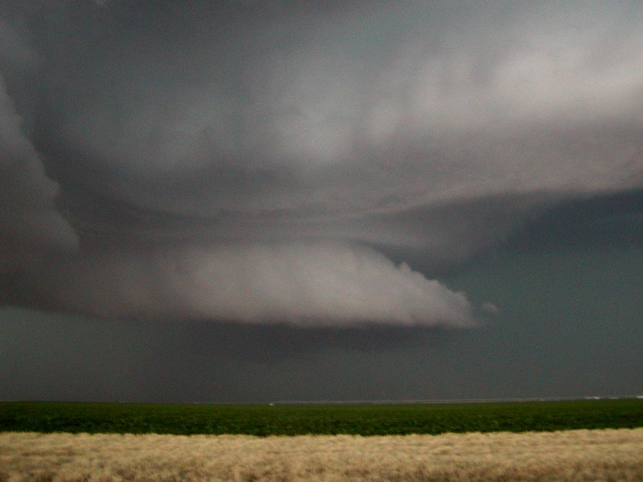 Wall cloud in Kansas, courtesy WREX.