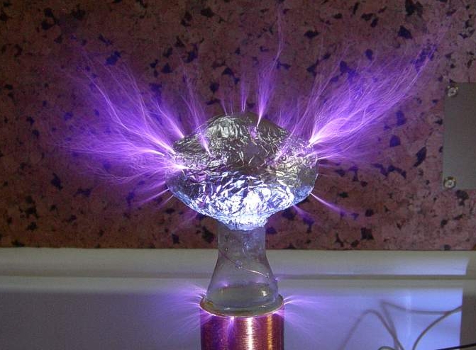 Corona discharge from a tesla coil, courtesy Robert Hunt.